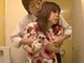 痴漢好き仲間の間で噂が立つほど高確率で五十路・六十路お婆ちゃんに生中出しできる痴漢専用公衆便所！！　サンプル画像02